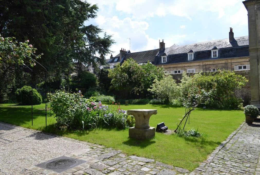 Ferienwohnung Jardin De La Prefecture Arras Exterior foto
